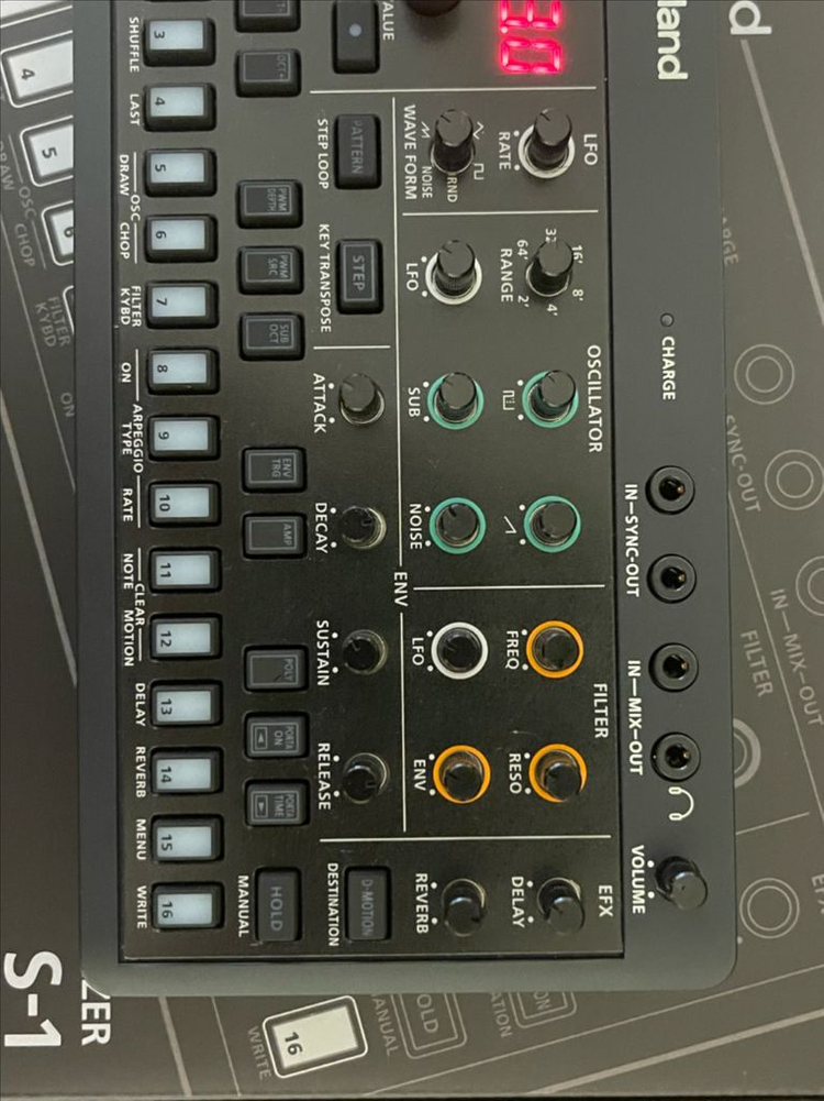 Roland Aira S-1--2