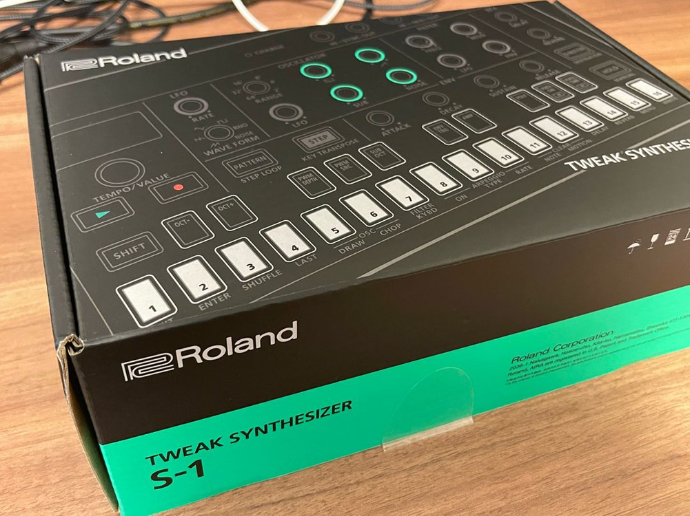 Roland Aira S-1--6