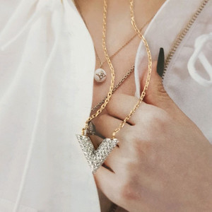 18k 럭셜 V 목걸이