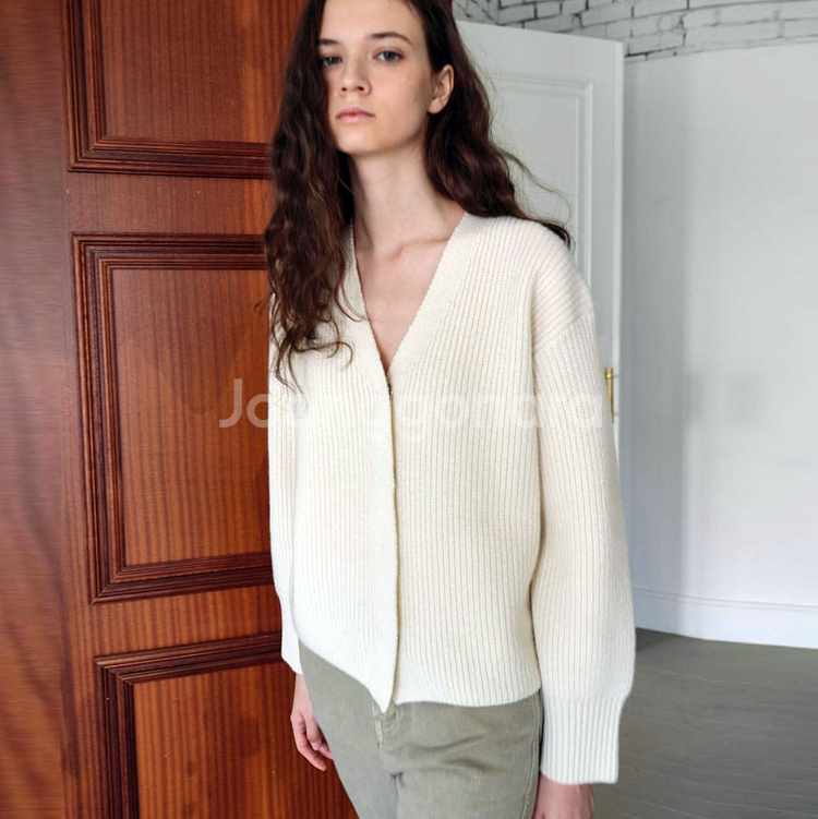 코켓(COKET) V넥 니트가디건 프리사이즈 새상품--1