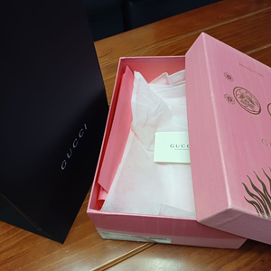 구찌 신발상자 홀리데이 컬렉션 쇼핑백 소형상자