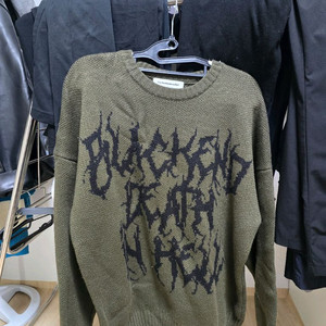 로고 니트 스웨터