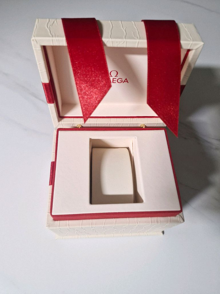 오메가 여성 시계케이스 팝니다 (택포) 이미지