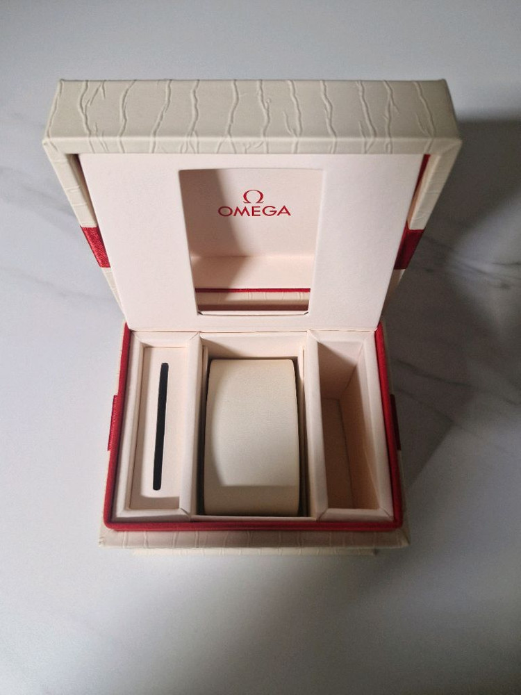 오메가 여성 시계케이스 팝니다 (택포) 이미지