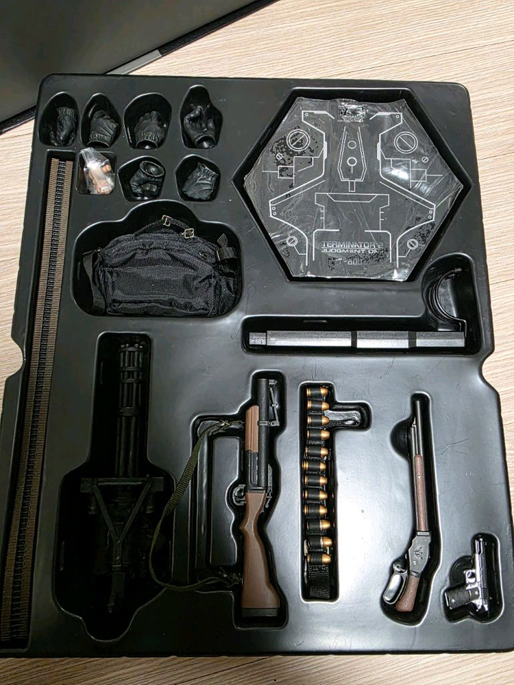 핫토이 터미네이터 DX10+할리바이크--4