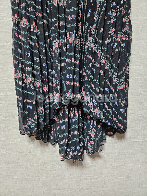 써스데이아일랜드 플리츠 패턴 스커트 프리사이즈--3