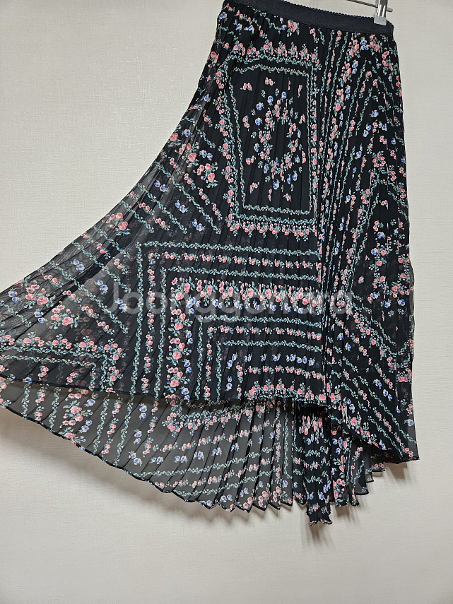 써스데이아일랜드 플리츠 패턴 스커트 프리사이즈--4