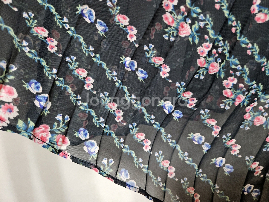 써스데이아일랜드 플리츠 패턴 스커트 프리사이즈--9