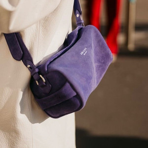 (주말특가)프라다 투웨이 스웨이드백 퍼플