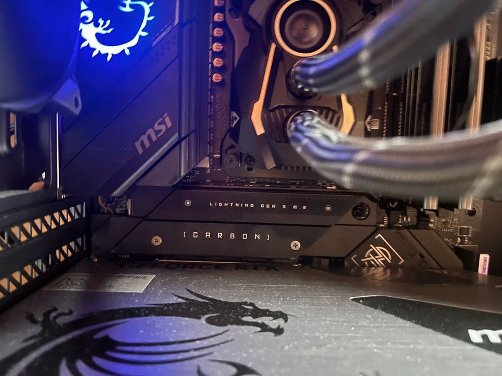 7950x3d 5090 뱅가드 최고급사양 본체및 삼성 4k 32인치 모니터--2