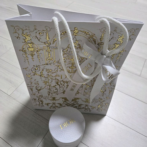 디올 미차 스카프