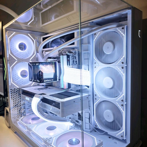 라이젠7 9800X3D RTX5080 감성본체 팝니다 이미지