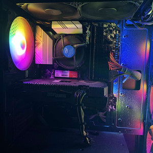 고성능 게이밍 PC 본체 이미지