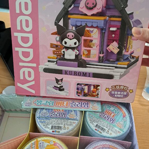 정품 쿠로미 피규어 하우스 조립 장난감이랑 슬라임 일괄
