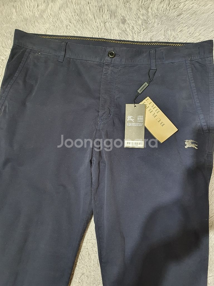 택부착 새상품 버버리런던 정품 네이비코튼 치노팬츠38--1