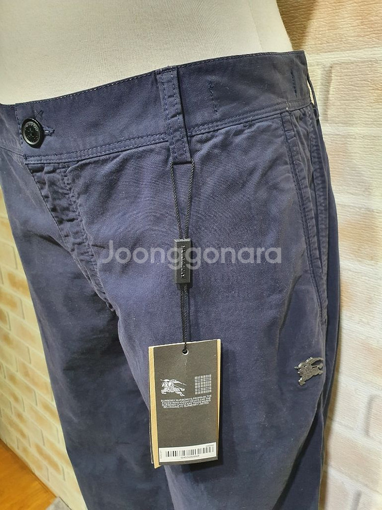 택부착 새상품 버버리런던 정품 네이비코튼 치노팬츠38--4