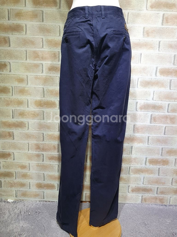 택부착 새상품 버버리런던 정품 네이비코튼 치노팬츠38--7