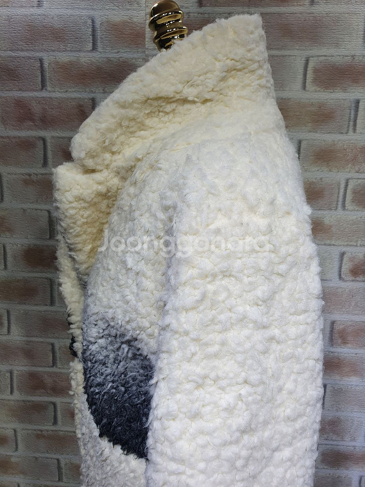 마쥬 정품 상태좋은 뽀글이 양털 그라데이션 롱코트55--8