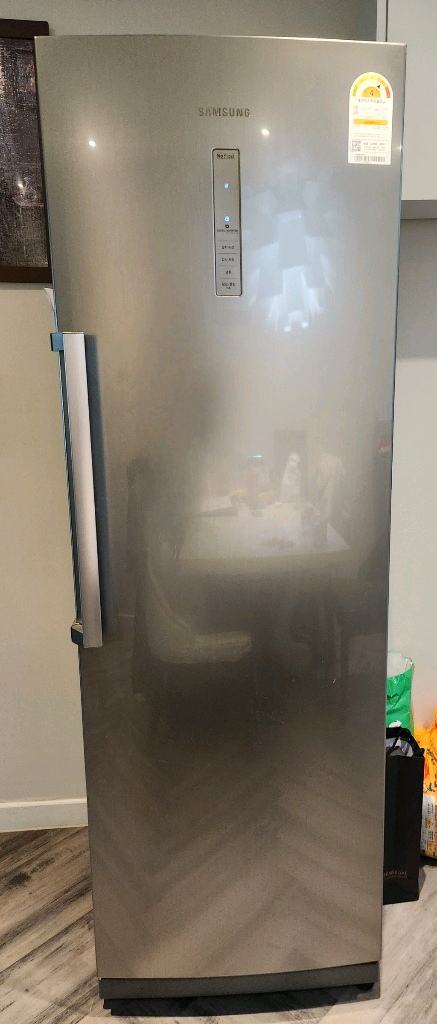 삼성 김치냉장고 M7000 RQ28M6100S8--0