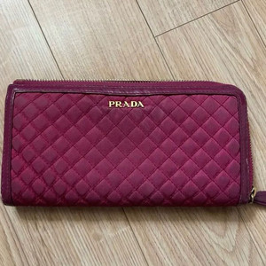 프라다 퀼팅 장지갑