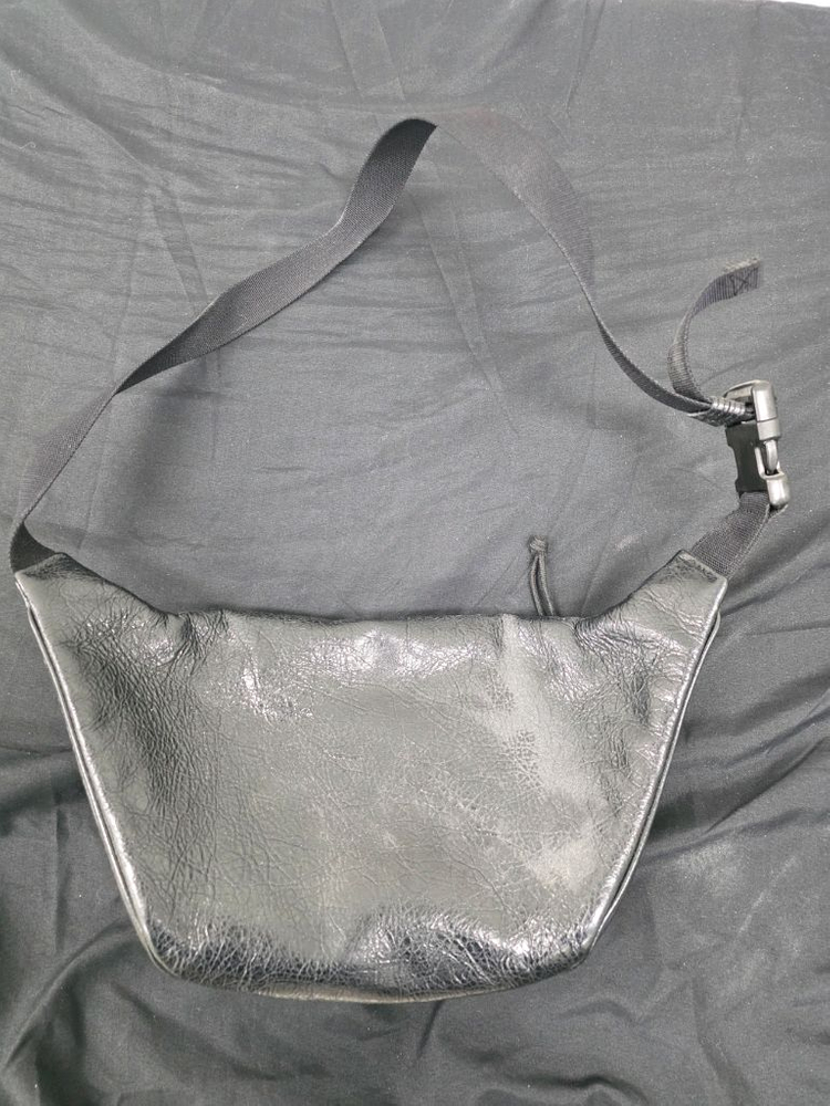 발렌시아가 벨트백 아레나렘스킨 이미지