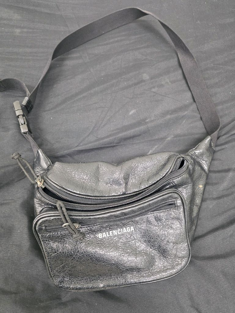 발렌시아가 벨트백 아레나렘스킨 이미지