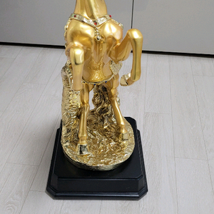 금색 말 장식상