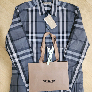 새상품 버버리 차콜 체크 셔츠 팝니다. 정가 51만원