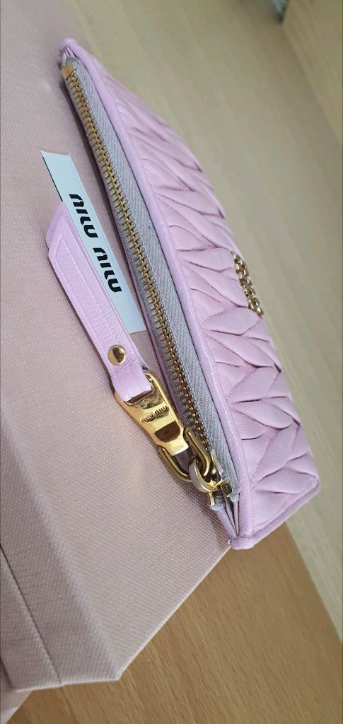 미우미우 마틀라세 카드지갑/지갑 정품A급(보증서O)구찌프라다루이비통디올고야드샤넬셀린느보테가생로랑발렌시아가버버리가방--4