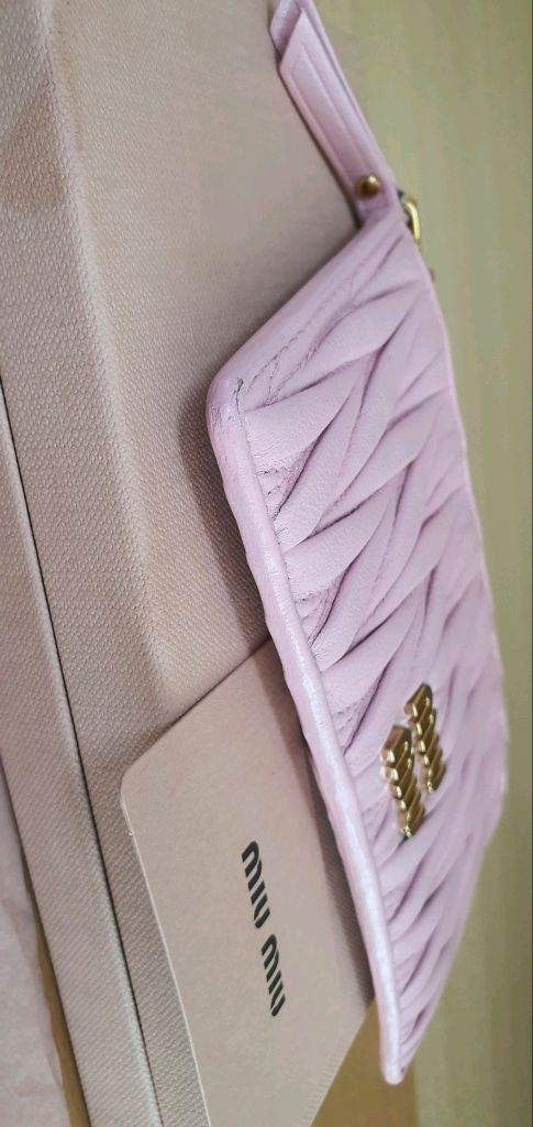 미우미우 마틀라세 카드지갑/지갑 정품A급(보증서O)구찌프라다루이비통디올고야드샤넬셀린느보테가생로랑발렌시아가버버리가방--5