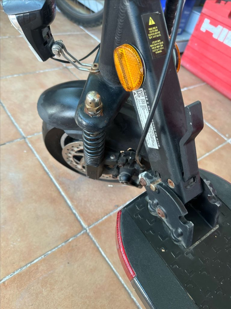 아이나비 전동킥보드 팝니다--2