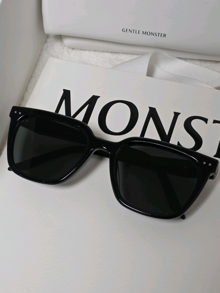 젠틀몬스터 정품 스키즈 현진 선글라스 nubo01 박스+쇼핑백 풀셋 판매--0