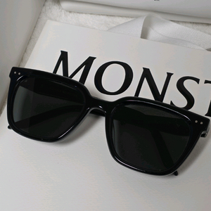 젠틀몬스터 정품 스키즈 현진 선글라스 nubo01 박스+쇼핑백 풀셋 판매