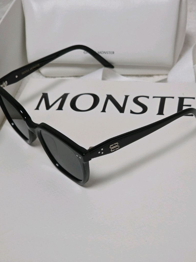 젠틀몬스터 정품 스키즈 현진 선글라스 nubo01 박스+쇼핑백 풀셋 판매--1