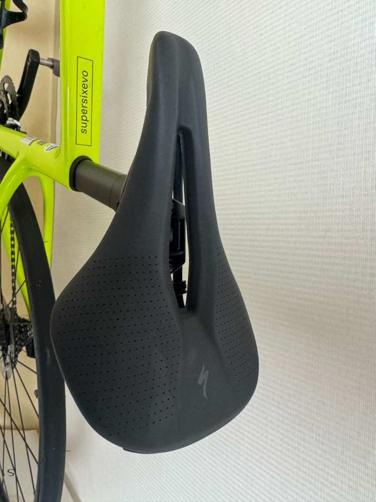 캐논데일 슈퍼식스에보 105 디스크 로드자전거 이미지