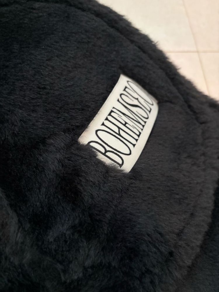 보헤미안서울 하이넥 숏 무스탕 블랙 이미지