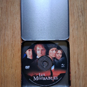 DVD 레미제라블.상태 좋아요.한정판으로 나오것에요.케이스안 DVD 구하기 힘들어요.사진 참고하세요