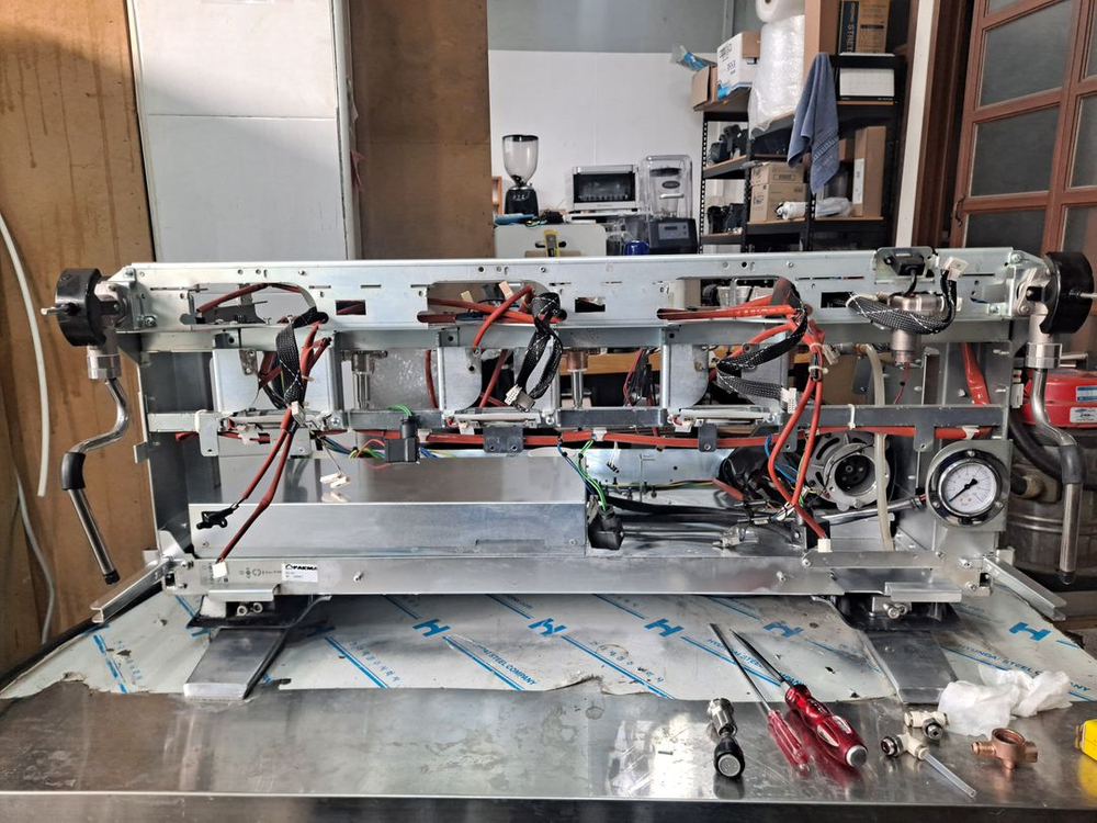 (오버홀완료) 훼마 e71 3그룹커피머신--4