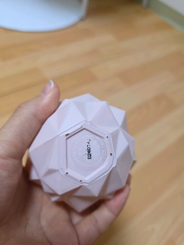 사브리나카펜터,아리아나그란데 향수 급처합니다! 이미지