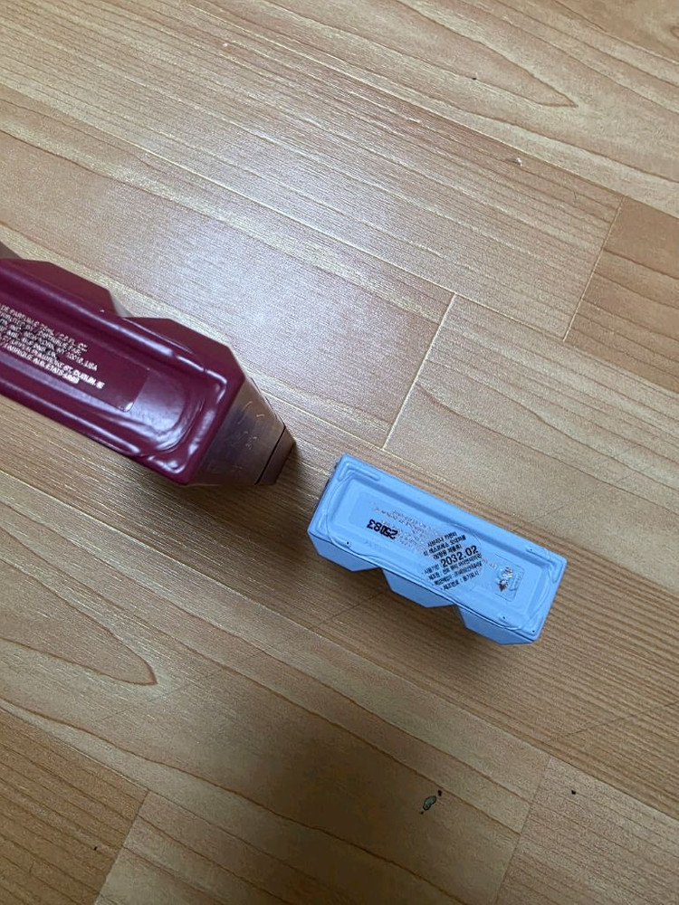 사브리나카펜터,아리아나그란데 향수 급처합니다! 이미지