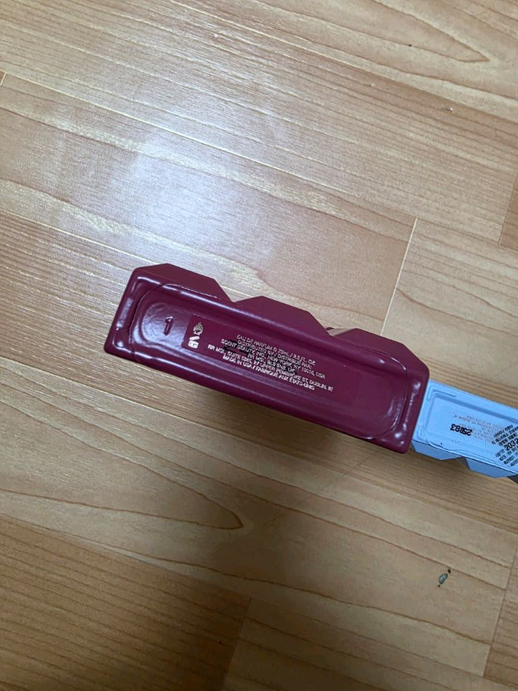 사브리나카펜터,아리아나그란데 향수 급처합니다! 이미지