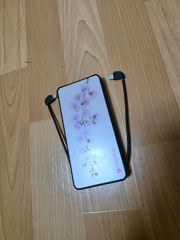 아이폰, 갤럭시 모두 충전가능 벚꽃에디션 20000 보조배터리 급처!--1