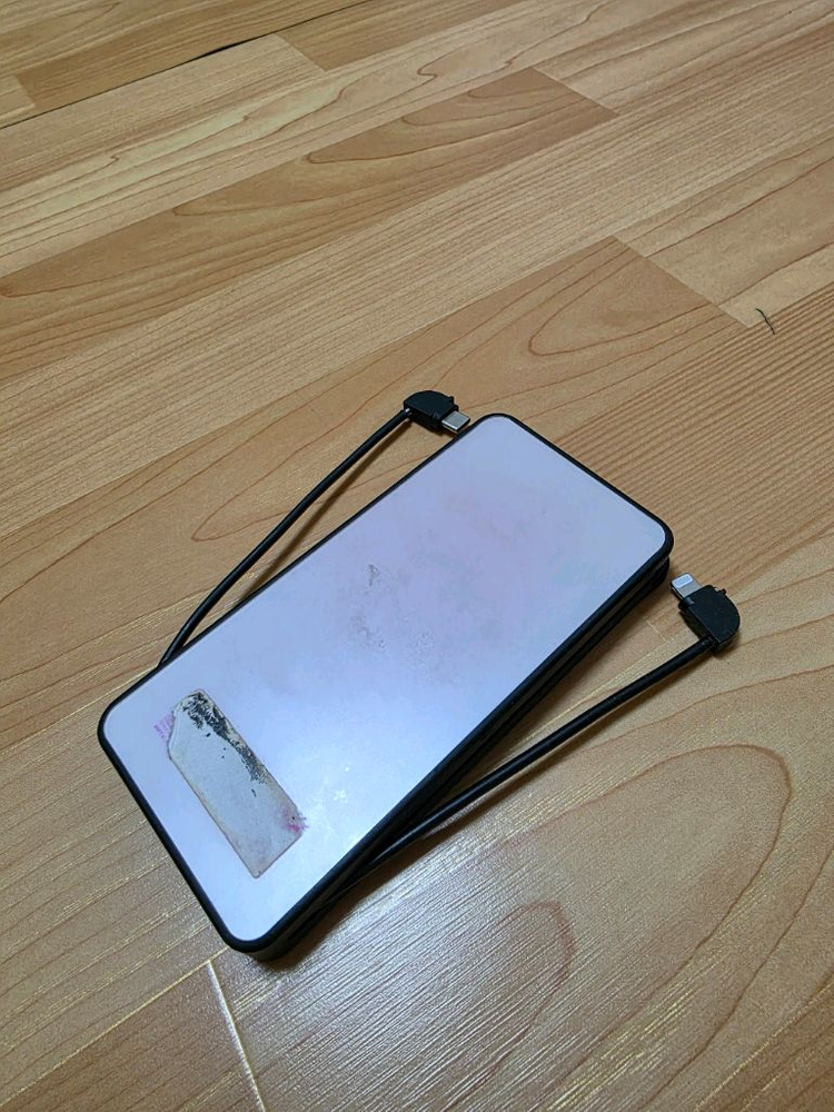 아이폰, 갤럭시 모두 충전가능 벚꽃에디션 20000 보조배터리 급처!--5