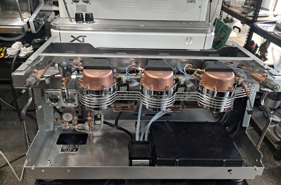 (오버홀완료) 커피머신 달라코르떼 에보2 3그룹--6