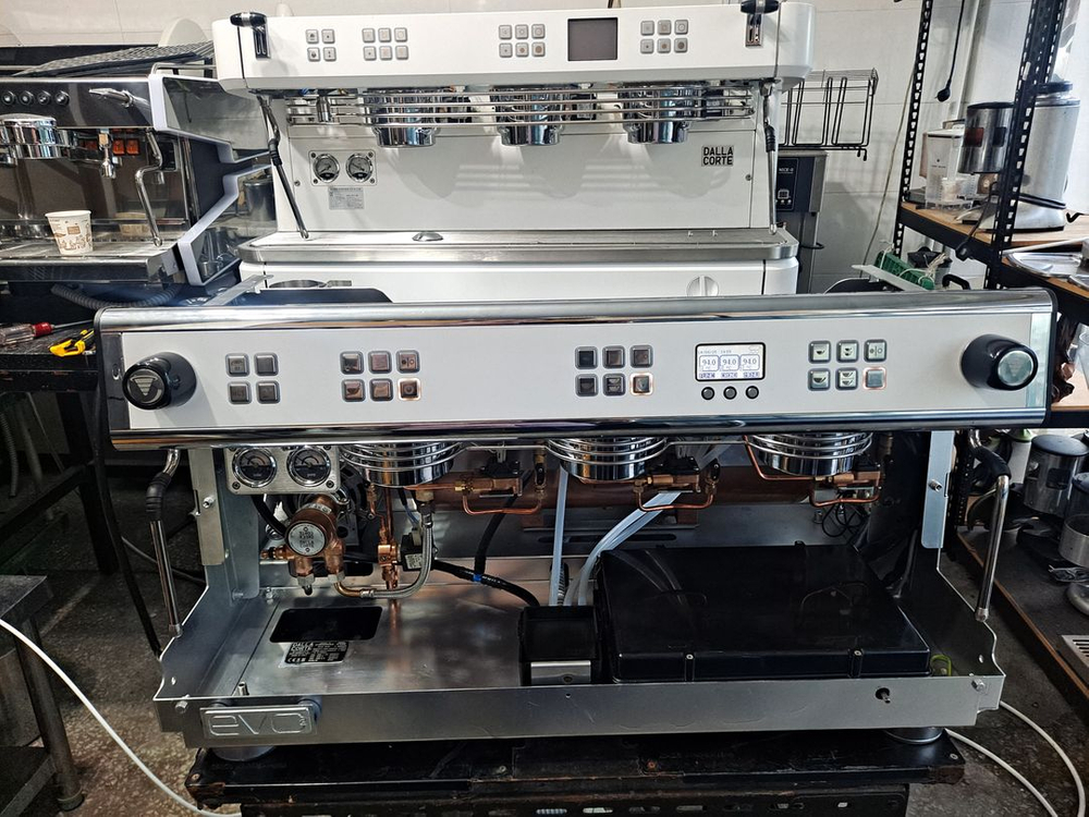 (오버홀완료) 커피머신 달라코르떼 에보2 3그룹--8