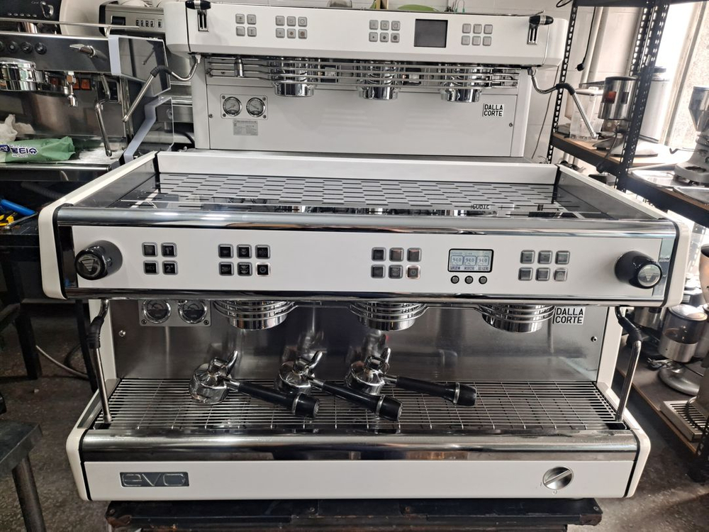 (오버홀완료) 커피머신 달라코르떼 에보2 3그룹--9