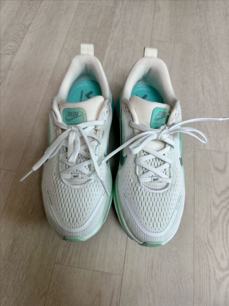 나이키 러닝화(235)--1
