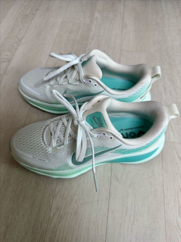 나이키 러닝화(235)--2