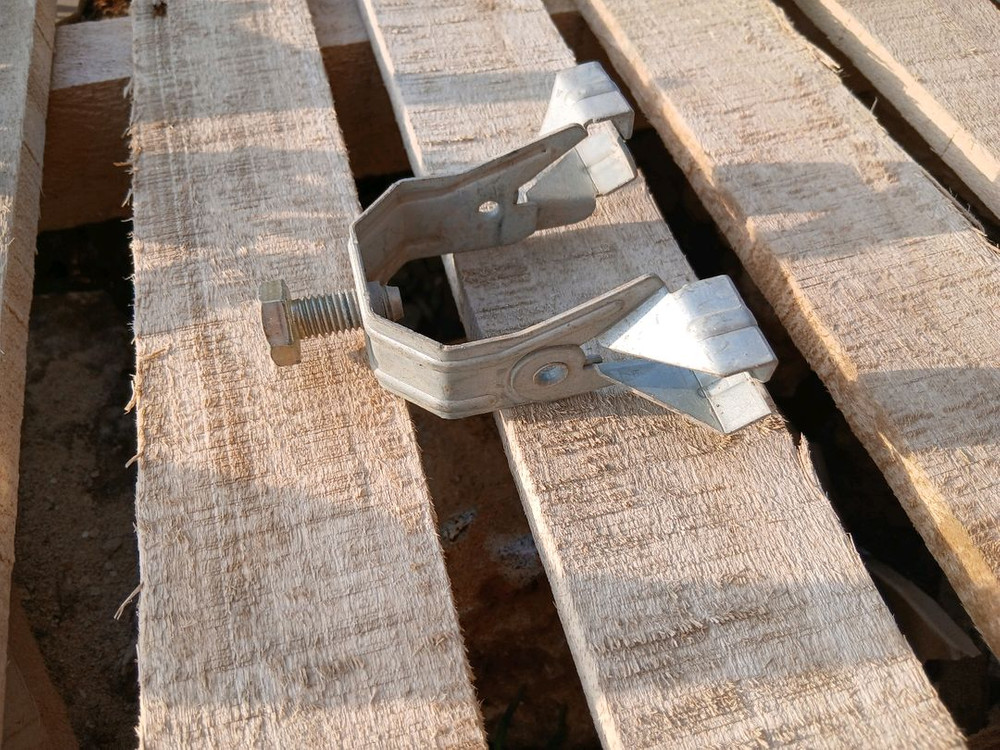 콘크리트 케이블 클램프 개당300원--1