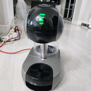 돌체구스토 캡슐 커피머신 스텔리아 실버 색상